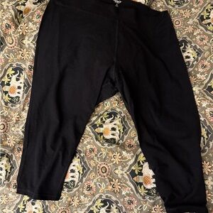 2 Criss-cross band leggings and go dry cropped leggings for Nicole